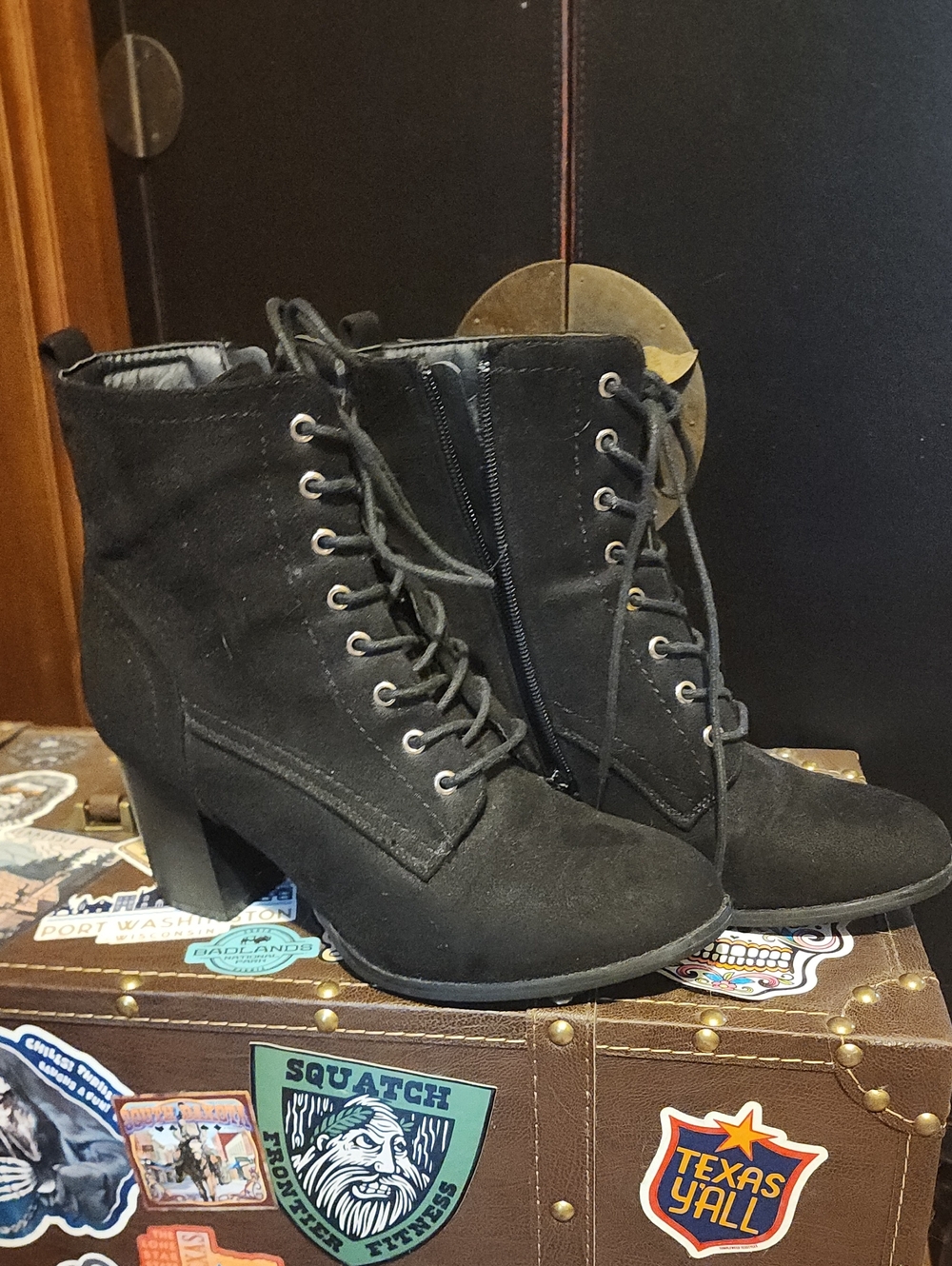 Source Unknown Black Lace-Up Heeled Ankle Boots